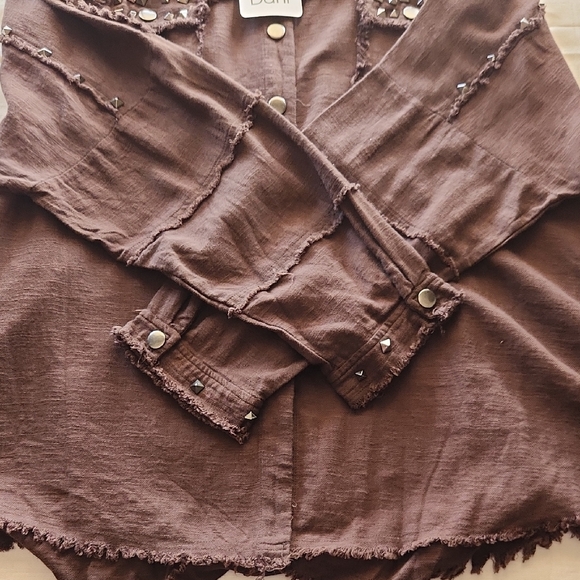 NWT DAVI & DANI Brown Button Down Shirt - Picture 6 of 10